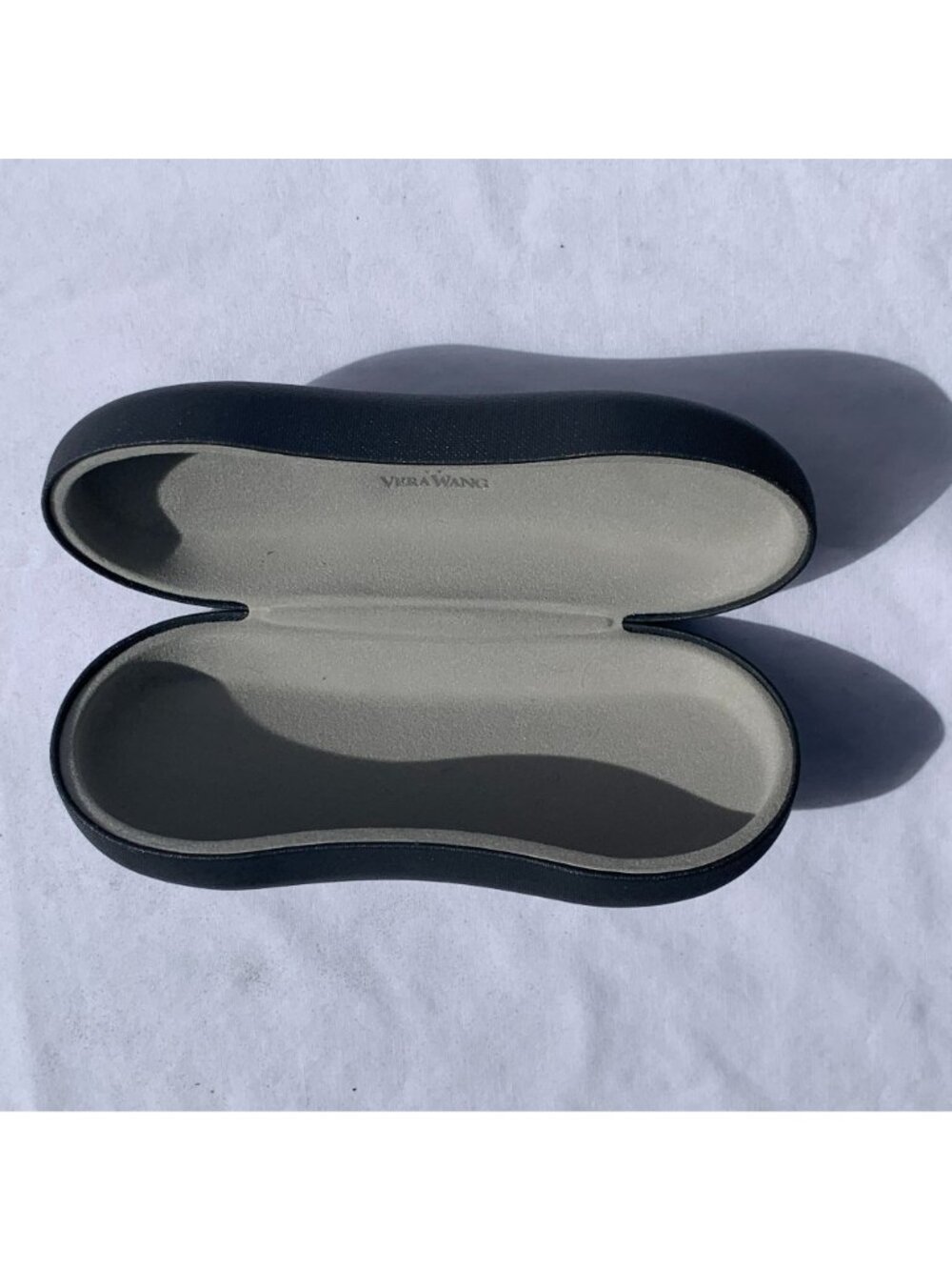 Vera Wang Eyeglasses Hard Clam Shell Case Black With Soft Gray Interior - Picture 4 of 4